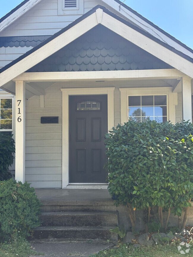 Building Photo - Cute Updated Home in Newberg