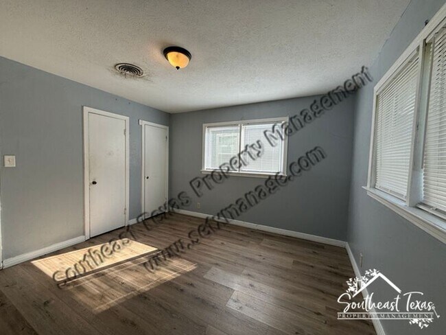 Building Photo - 4455 S 5th St