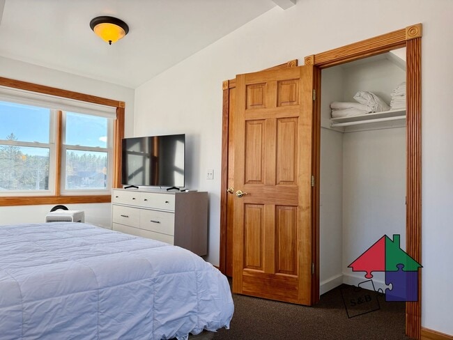 Building Photo - 112 Main St