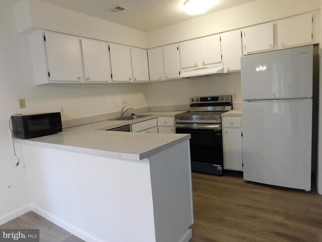 Building Photo - 2130 Cartwright Pl