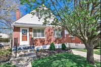 Building Photo - 37 Towanda Dr