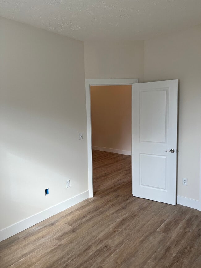 Building Photo - 809 Courtyard Ln