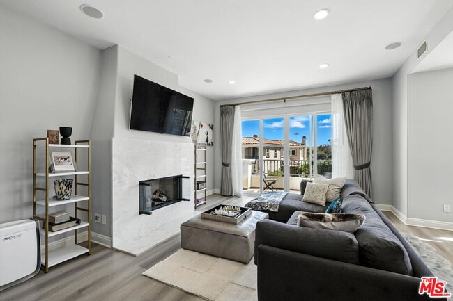 Building Photo - 23971 De Ville Way