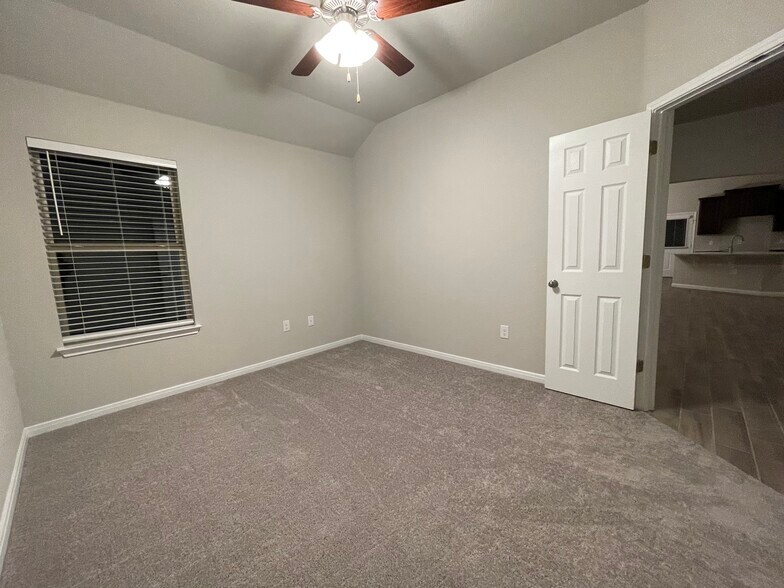 Building Photo - 300 La Joya Pass