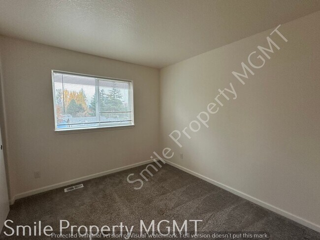 Building Photo - single house