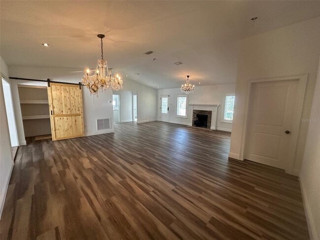 Building Photo - 2610 S Dundee St