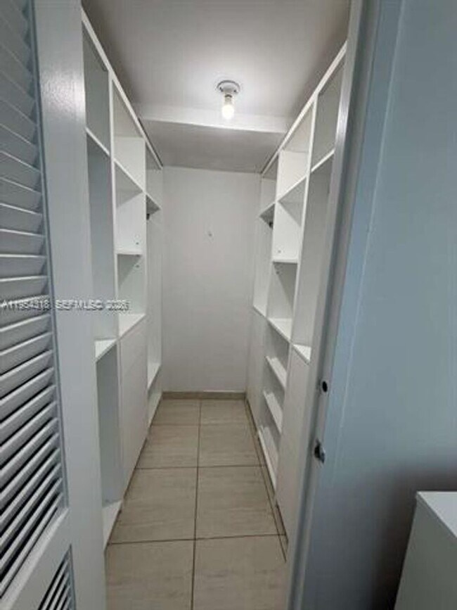 Building Photo - 5055 Collins Ave