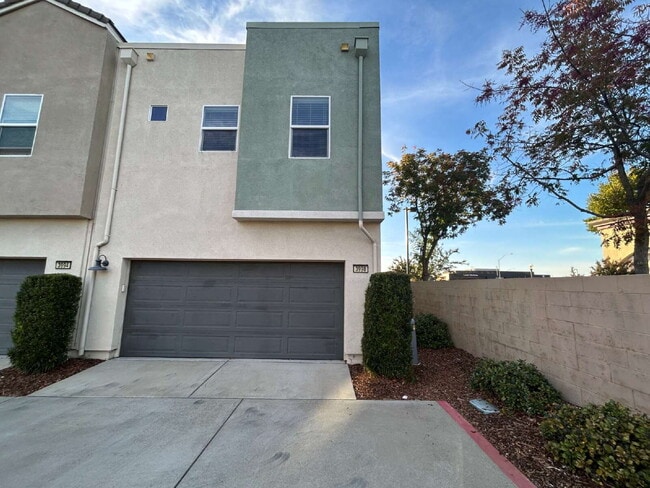 Building Photo - Fresh 3-Bed, 2-Bath Home in Natomas Crossing — Perfect for Commuters