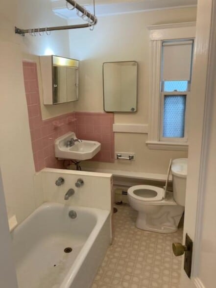 Building Photo - 15 Bemis Rd