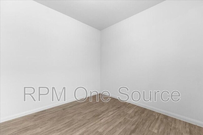 Building Photo - 113 Oriole Dr