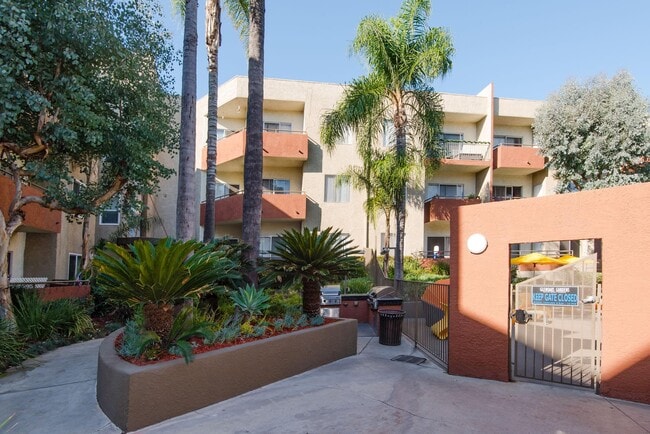Building Photo - Glenoaks Gardens