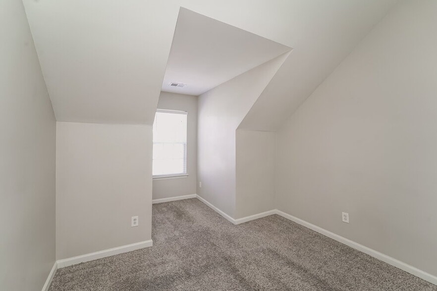 Building Photo - 7823 Montbrook Dr