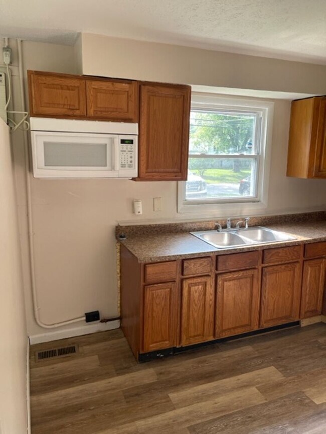 Building Photo - 3 Bedroom Ranch Home