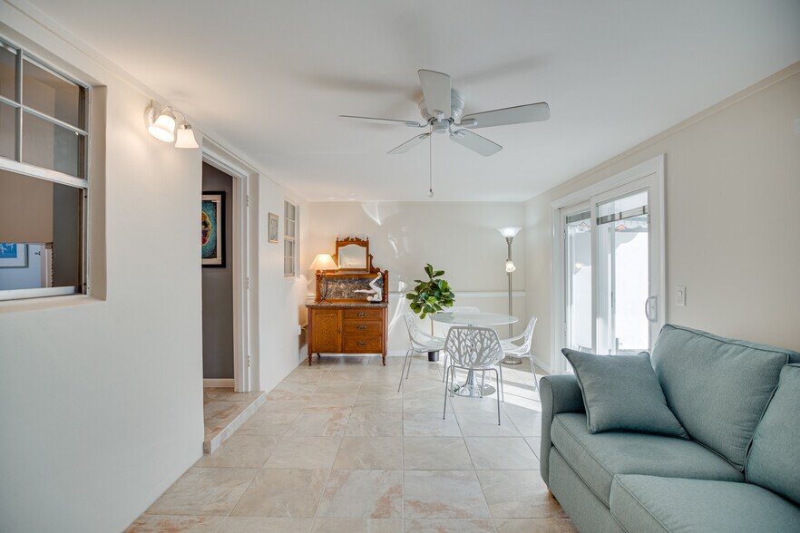 Building Photo - 2722 Cardinal Dr