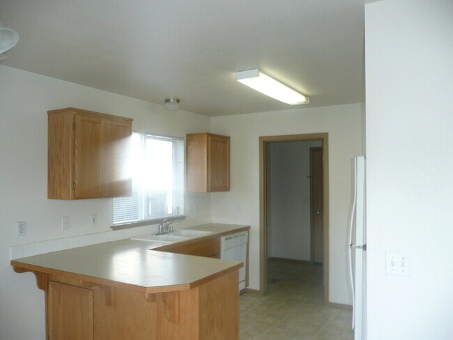 Building Photo - Wonderful 3 Bedroom, 2 1/2 Bath, 2 Story Home!