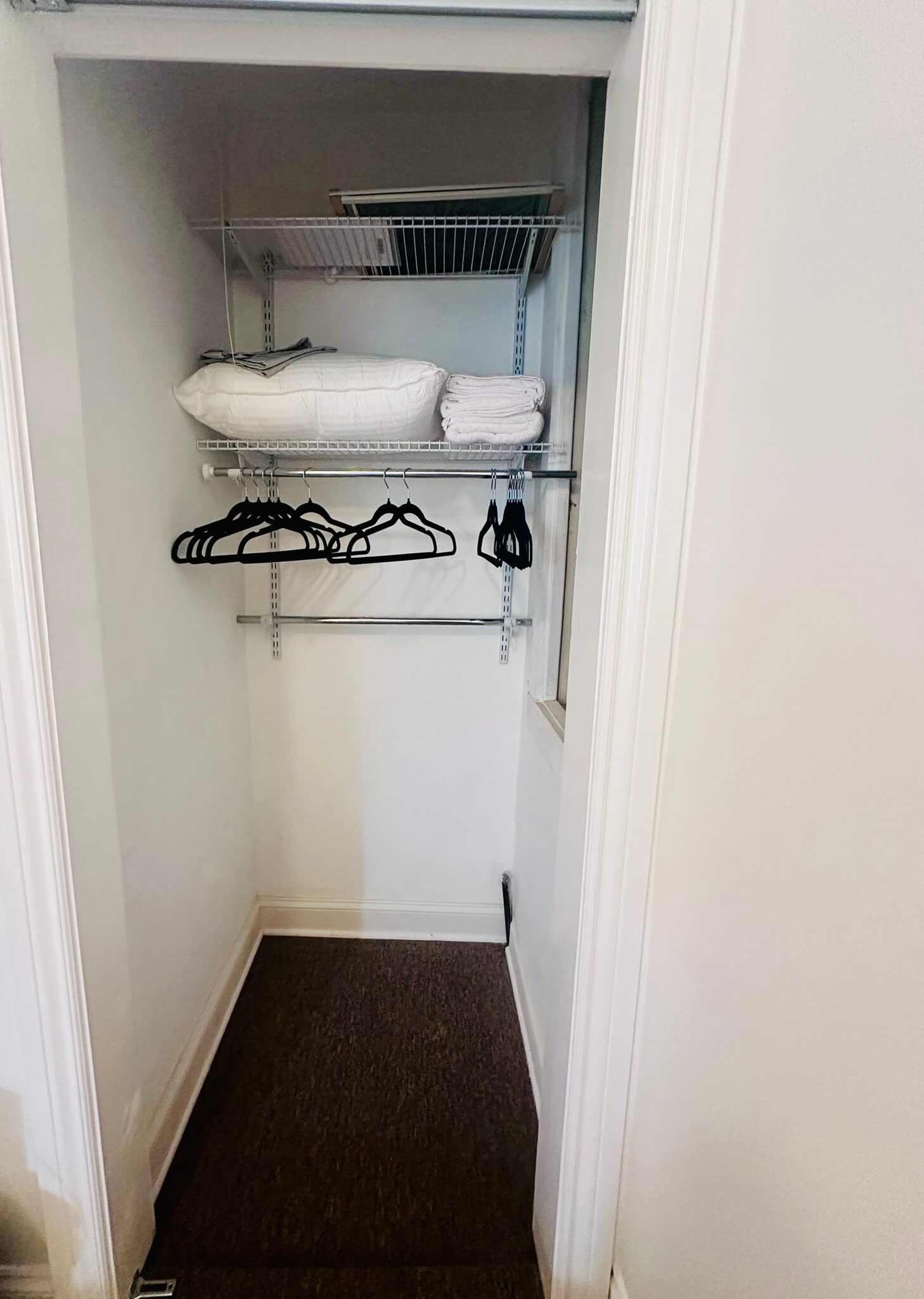 Building Photo - 2014 N Oakley Ave