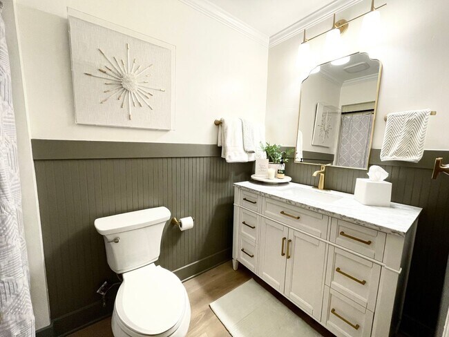 Building Photo - 328 Wellington Way