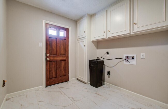 Building Photo - 11022 Riverview Dr
