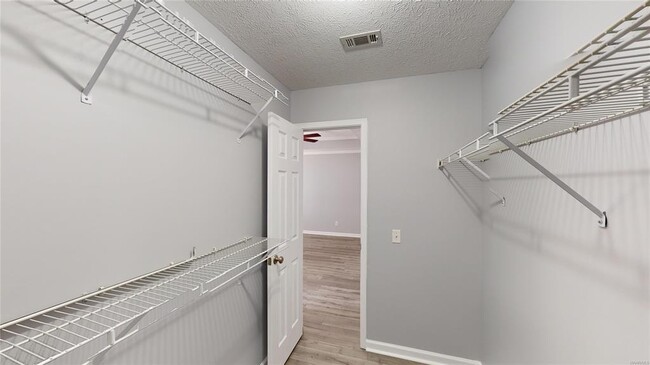 Building Photo - 275 Allen Dr