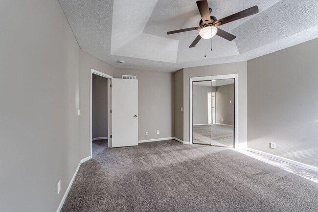 Building Photo - Fresh Updates & Prime Location Near Zorins...