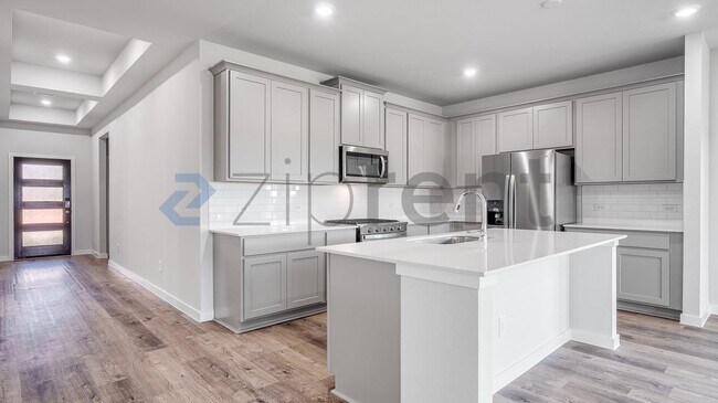 Building Photo - Unit 27327