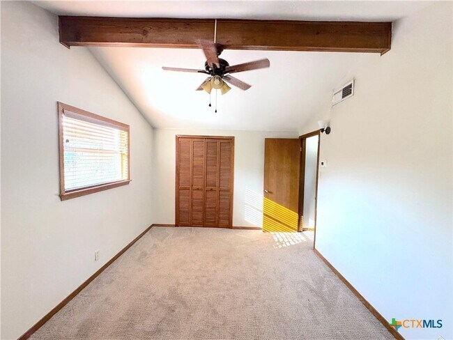 Building Photo - 850 Riviera Dr