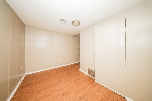 Building Photo - 2204 NW Denver Ave