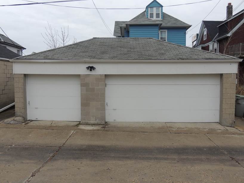 Building Photo - 1668 N Van Buren St