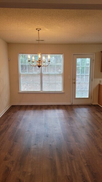 Building Photo - 521 Epris Ln