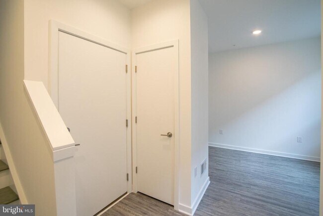 Building Photo - 3013 Evergreen Walk
