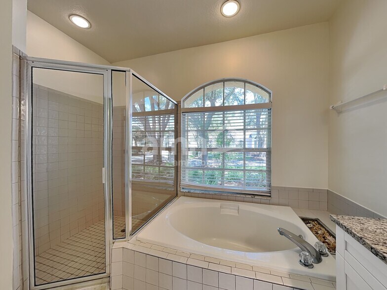 Building Photo - 9303 Heritage Oak Ct