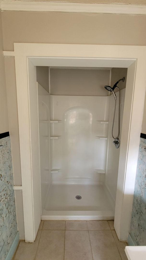 Building Photo - 206 Columbia Ave