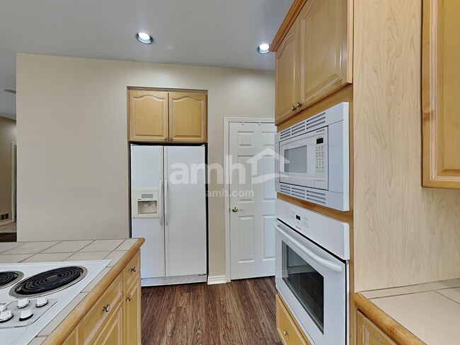 Building Photo - 4244 Lark Sparrow St