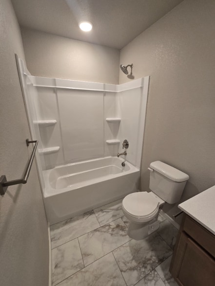 Building Photo - 4829 Autumn Leaf Dr