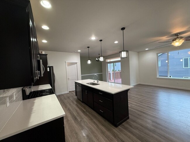 Building Photo - Home in Central Kitsap