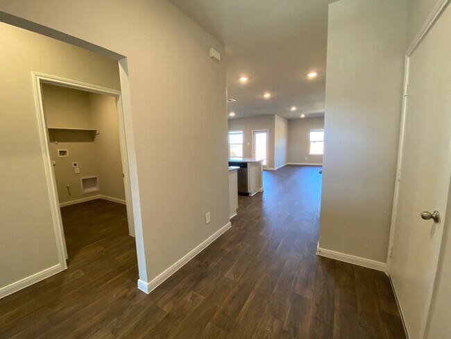Building Photo - 154 Solitude Dr