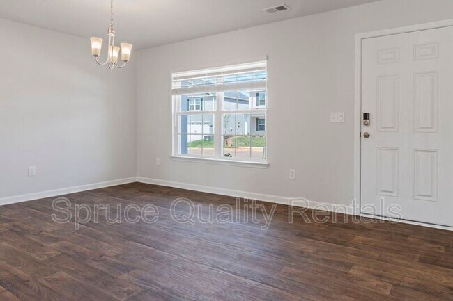 Building Photo - 112 Saddlehorse Ln