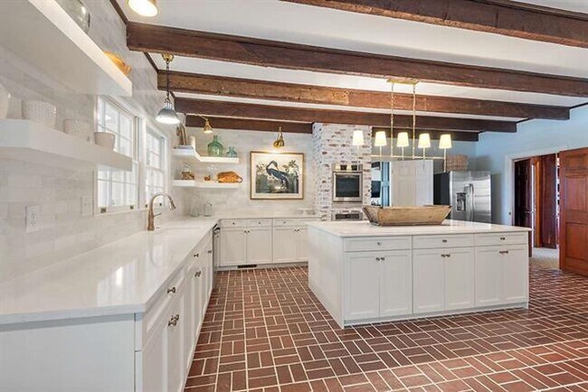 Building Photo - 465 Karcher Ave