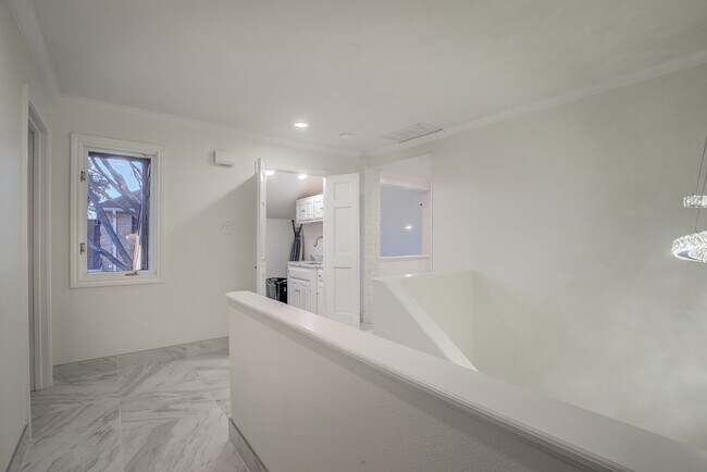 Building Photo - 8402 Columbia Dr