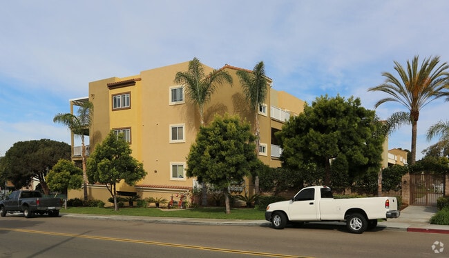 Building Photo - Summit Village