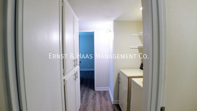 Building Photo - 3707 Country Club Dr