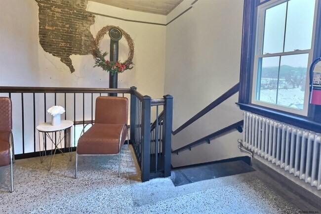 Building Photo - 34 William St