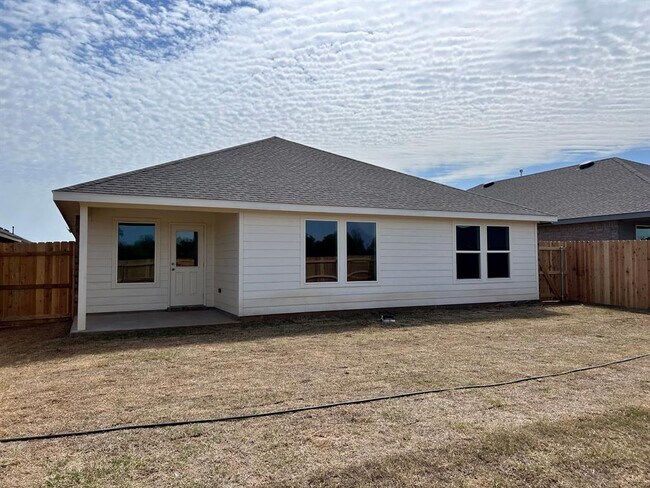 Building Photo - 2909 Firefly Dr