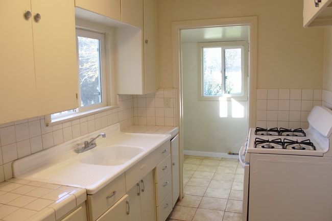 Building Photo - 278 W Ave L