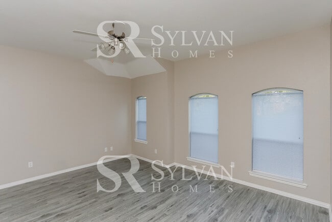 Building Photo - Enjoy living the good life in this 4 bedroom, 2 bathroom home