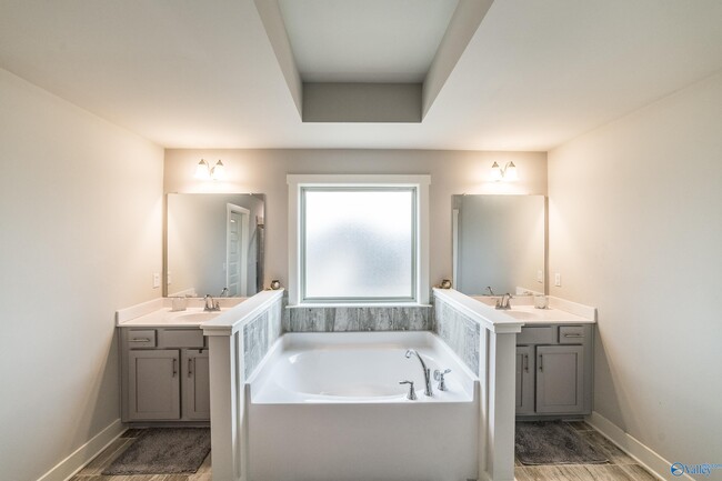 Building Photo - 6 Desert Oak Ct SW