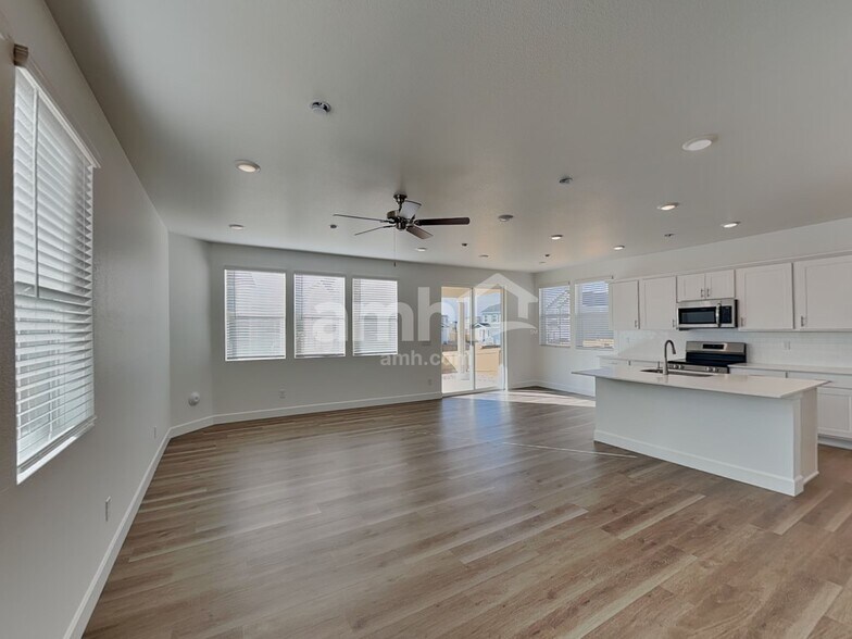 Building Photo - 10087 Abilene St