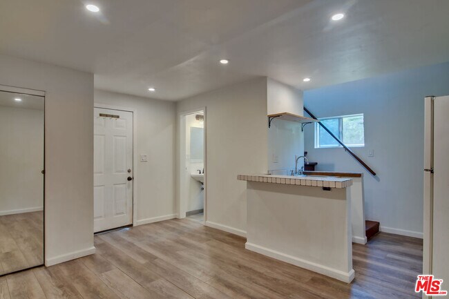 Building Photo - 641 N Martel Ave