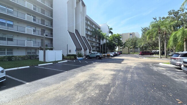 Building Photo - 3100 W Rolling Hills Cir