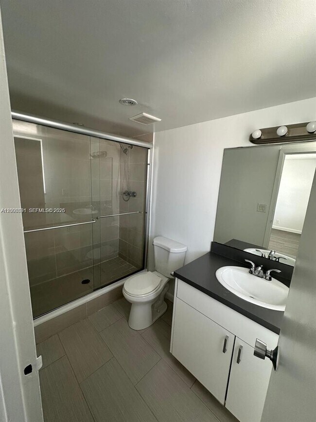 Building Photo - 1800 Collins Ave